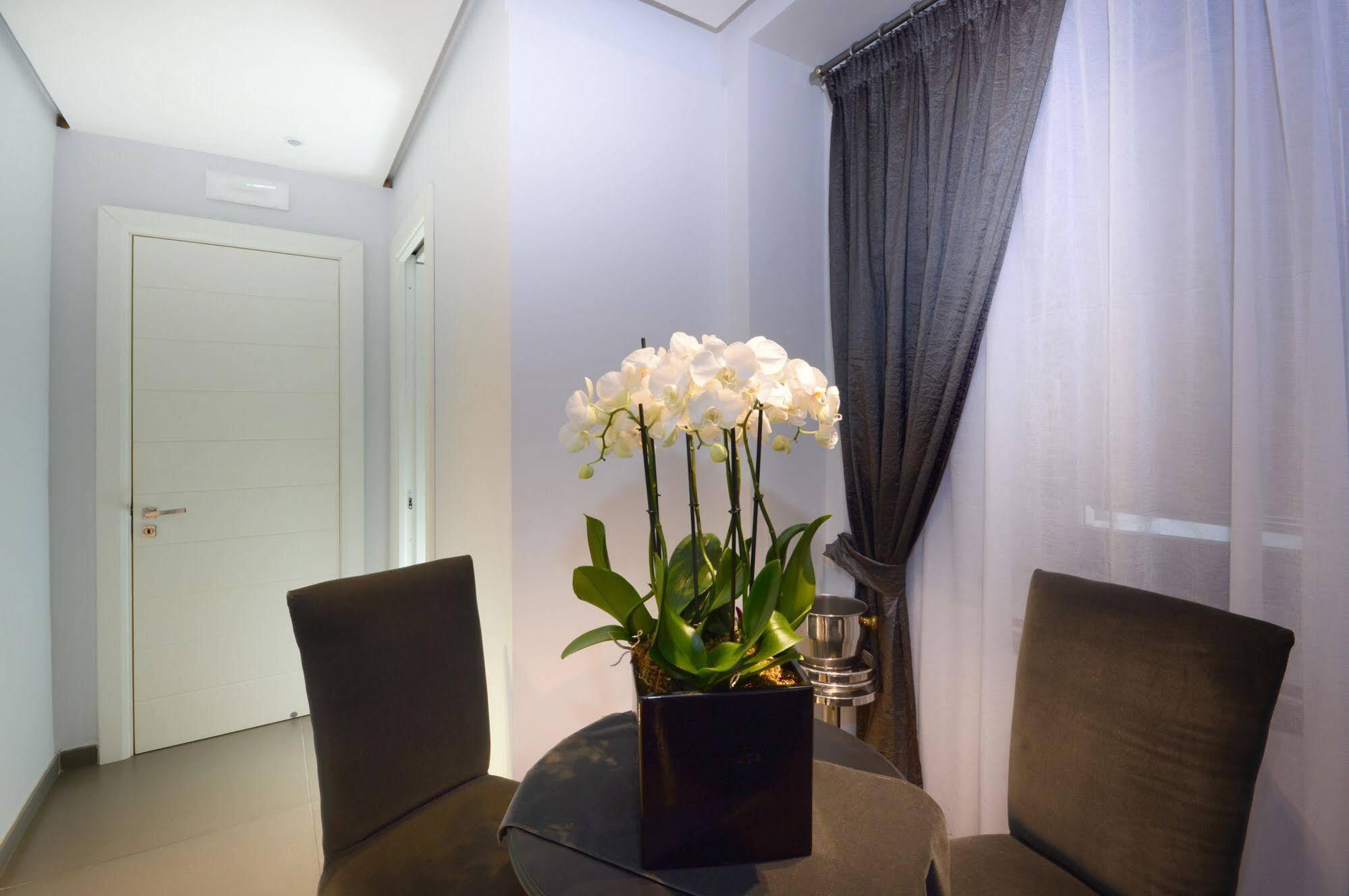 Barbarella Suite Неаполь Экстерьер фото