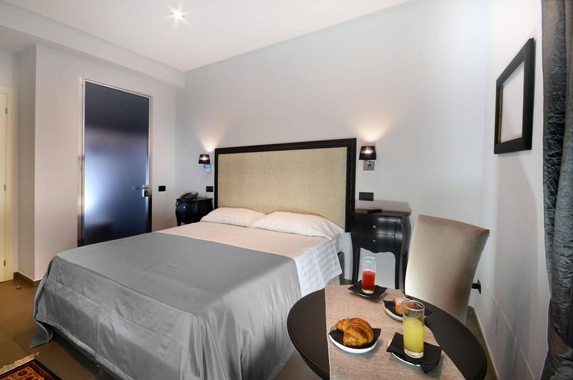 Barbarella Suite Неаполь Экстерьер фото