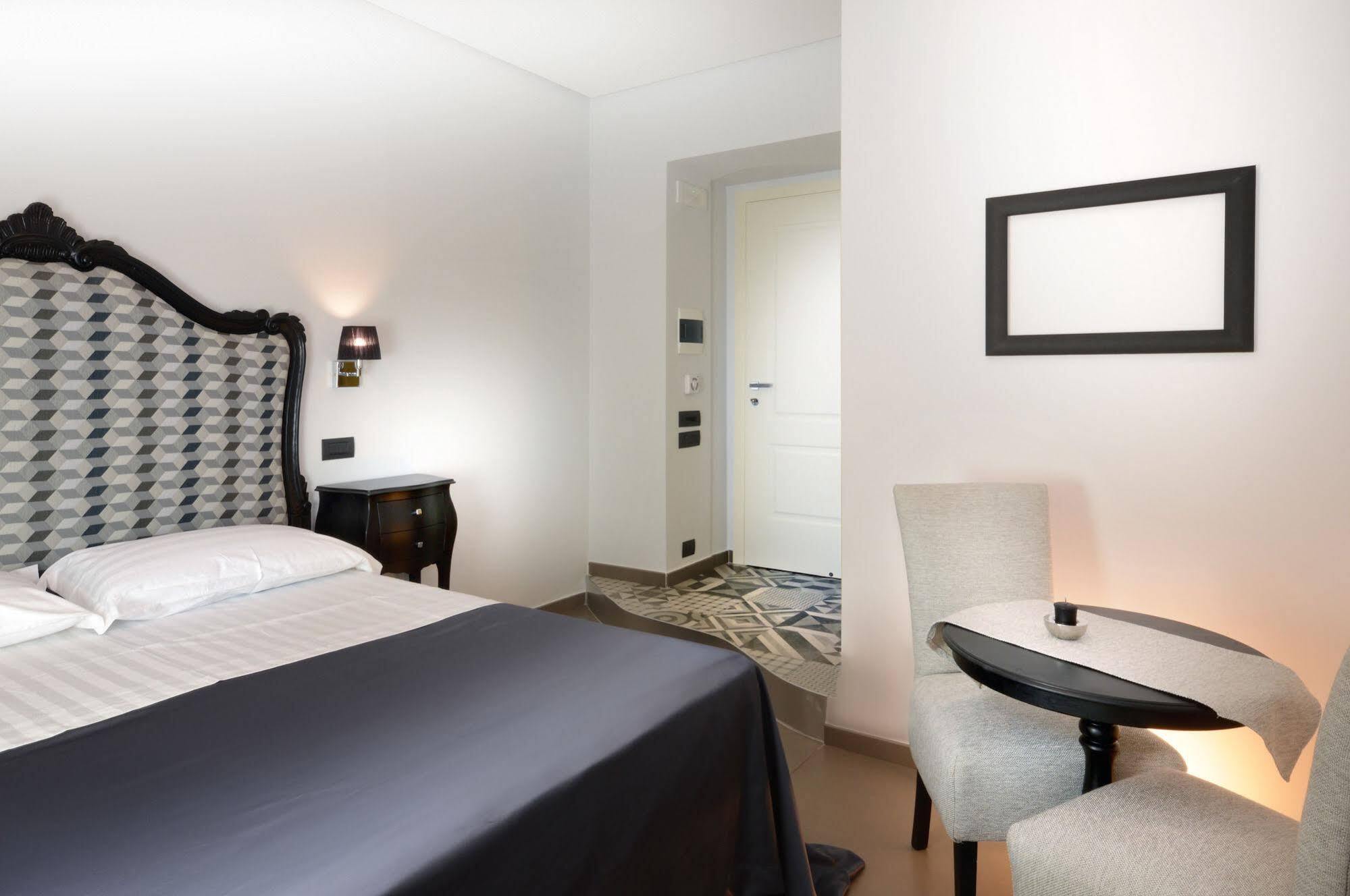 Barbarella Suite Неаполь Экстерьер фото