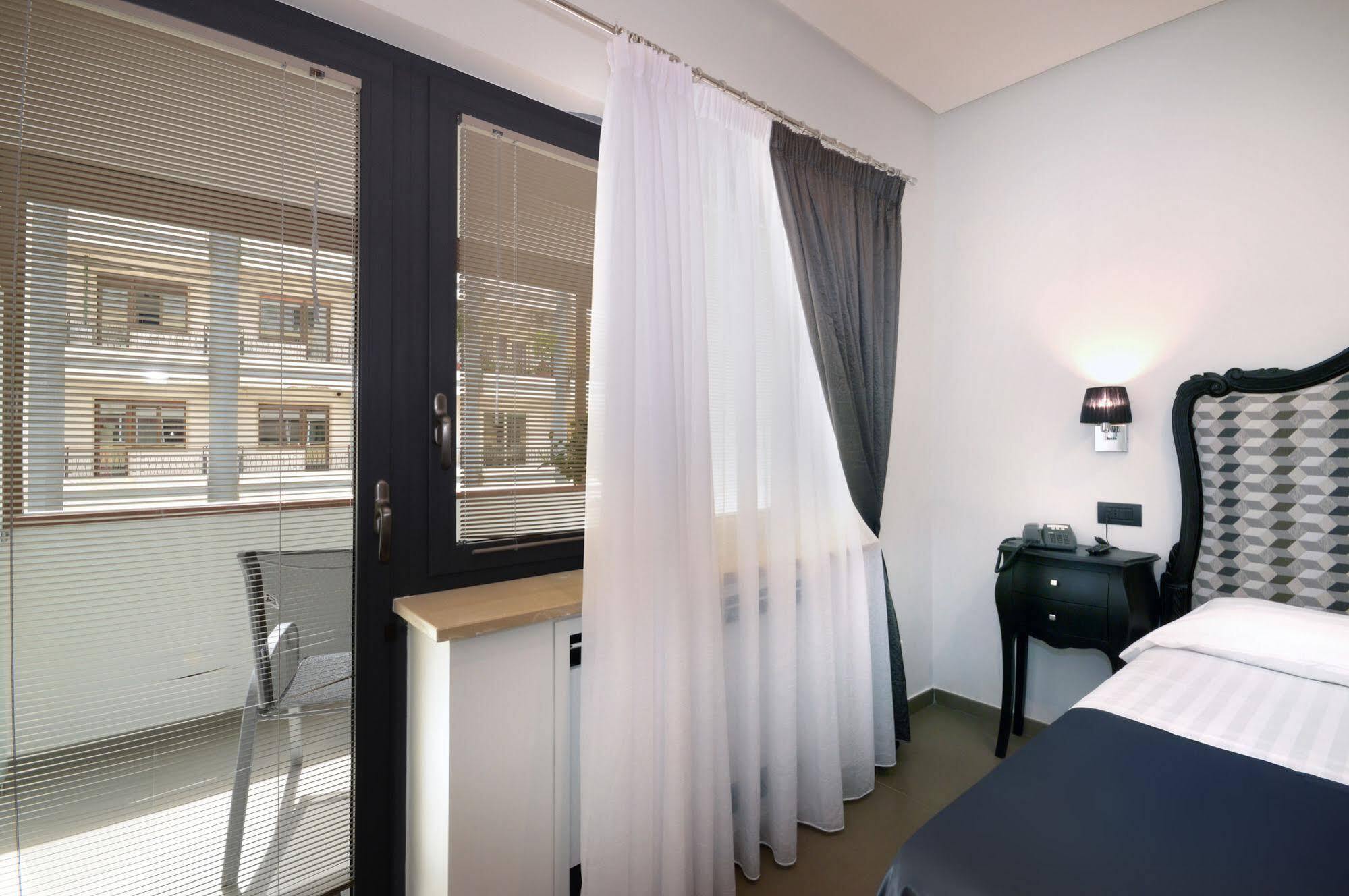 Barbarella Suite Неаполь Экстерьер фото